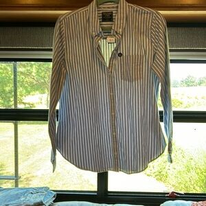 NWT women’s long sleeve button up blouse by Abercrombie size Large light blue